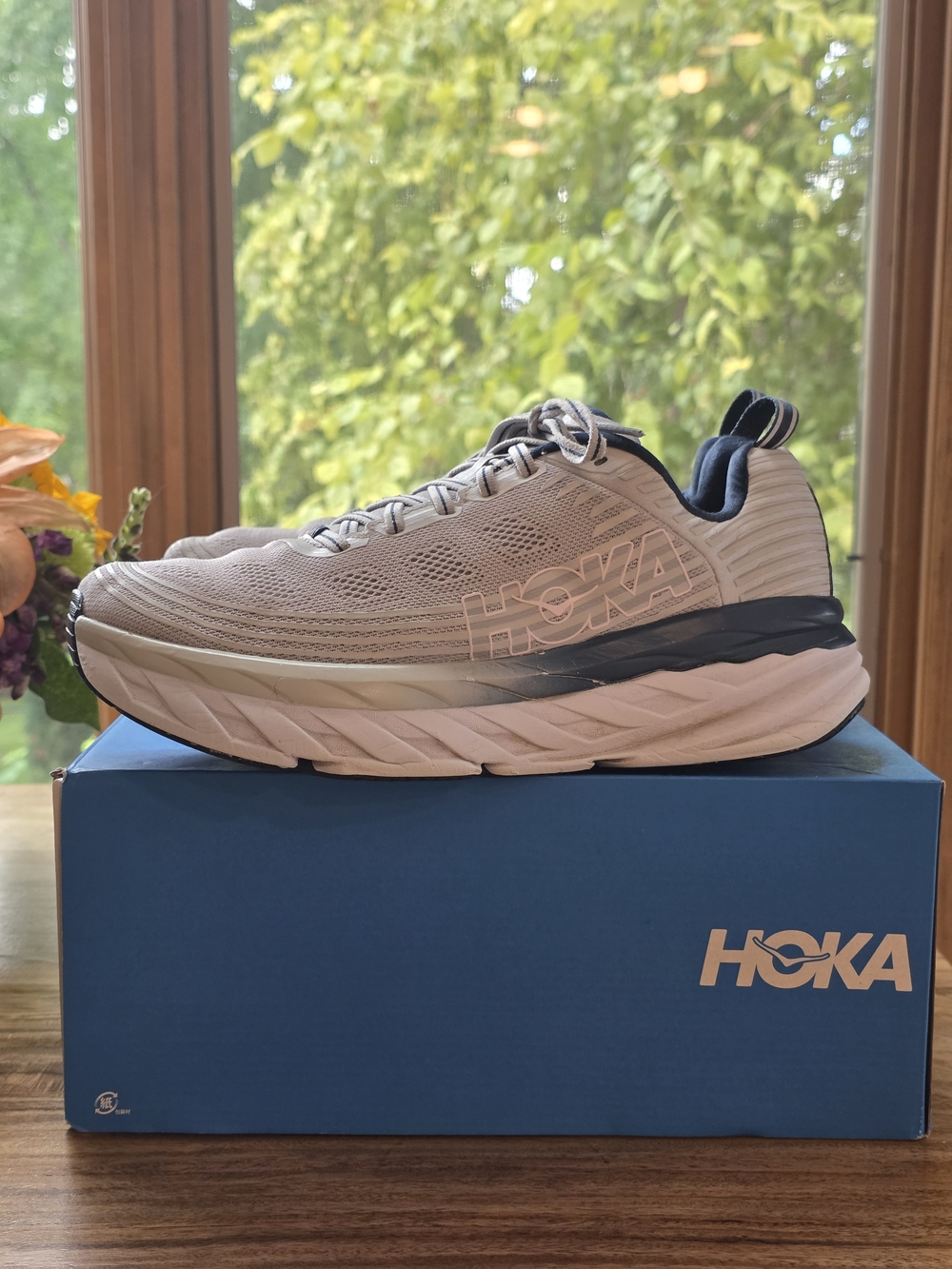 Hoka Bondi 6 Light Gray and Navy Athletic Running Shoe Women's Size 10W